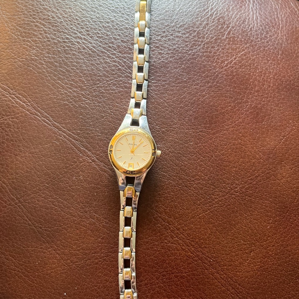Women’s watches needs battery replaced.